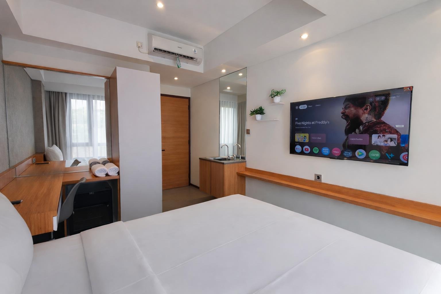 Deluxe Room - View 4